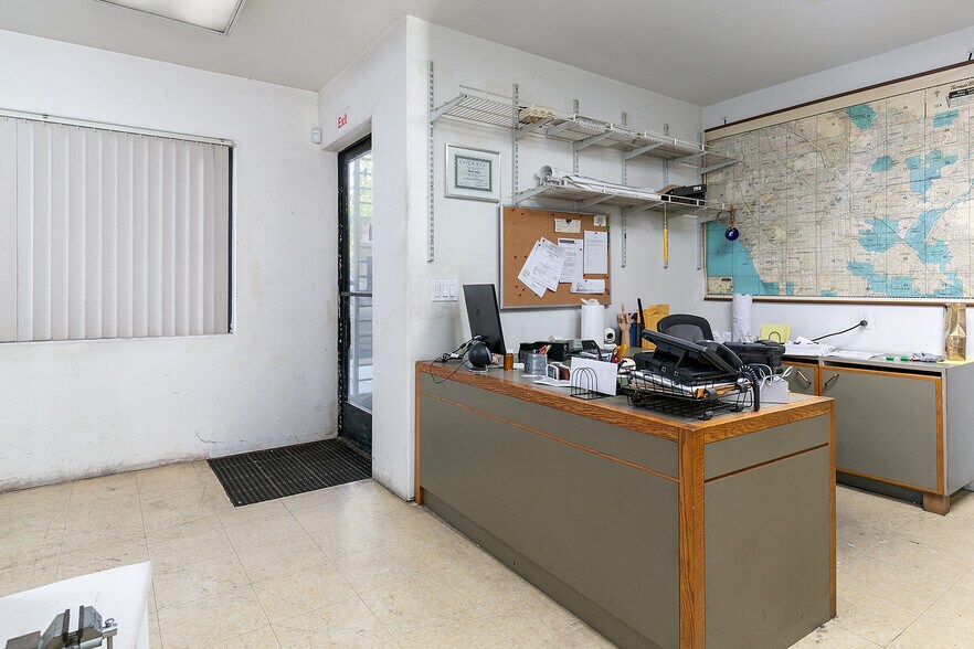 More Photos Of 1550 Victory Blvd, Glendale Office For Sale