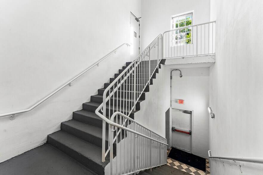 More Photos Of 15165 NW 77th Ave, Miami Lakes Medical For Lease