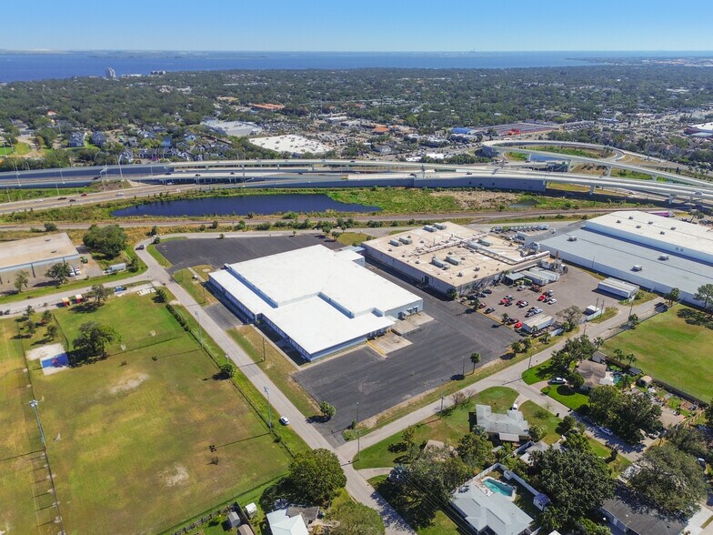 More Photos Of 3900 W Coachman Ave, Tampa Warehouse For Lease
