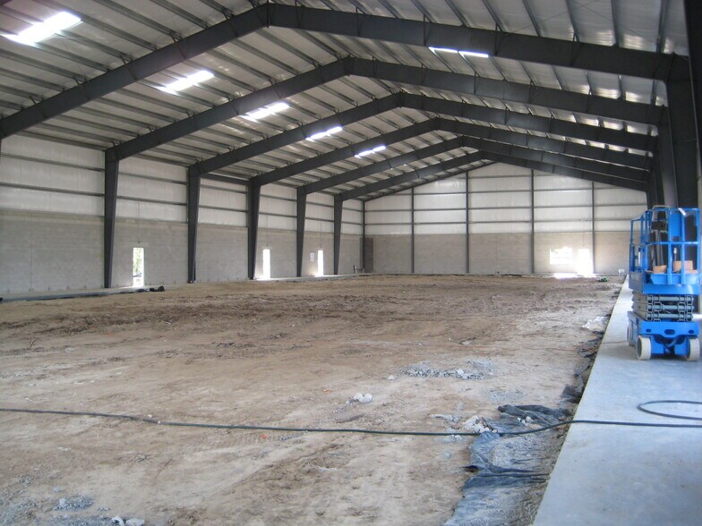 More Photos Of 357 W 4th St, Apopka Warehouse For Lease