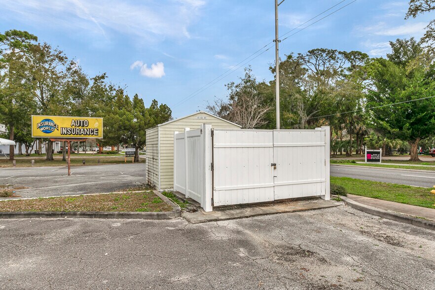 More Photos Of 1220 S Washington Ave, Titusville Convenience Store For Sale