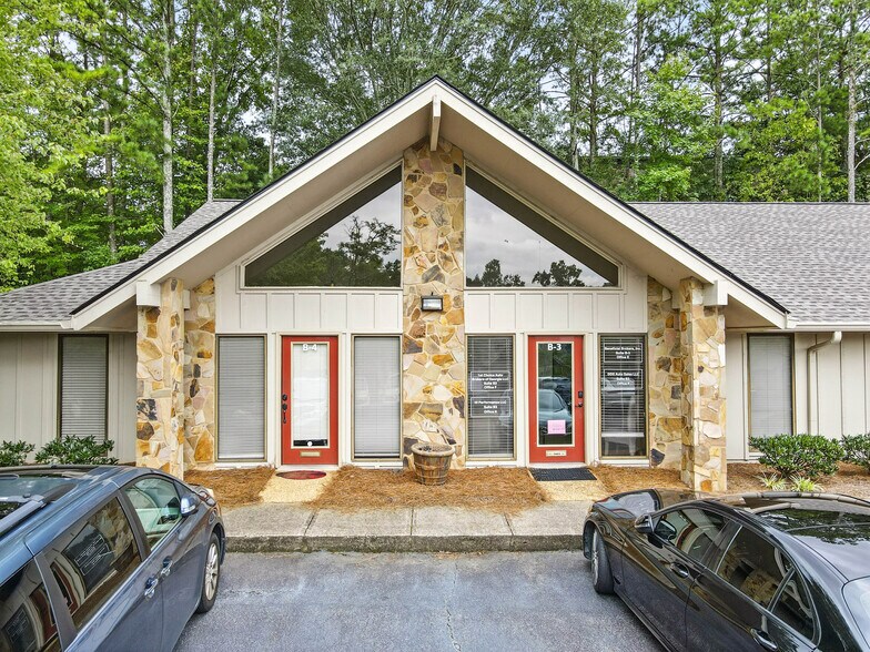 More Photos Of 11285 Elkins Rd, Roswell Office Residential For Sale