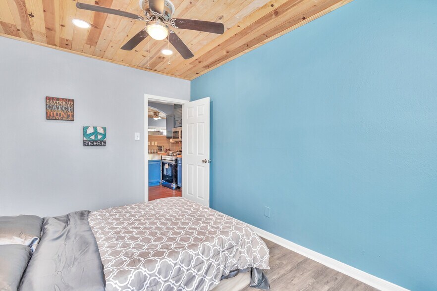 More Photos Of 915 8th St, Galveston Apartments For Sale