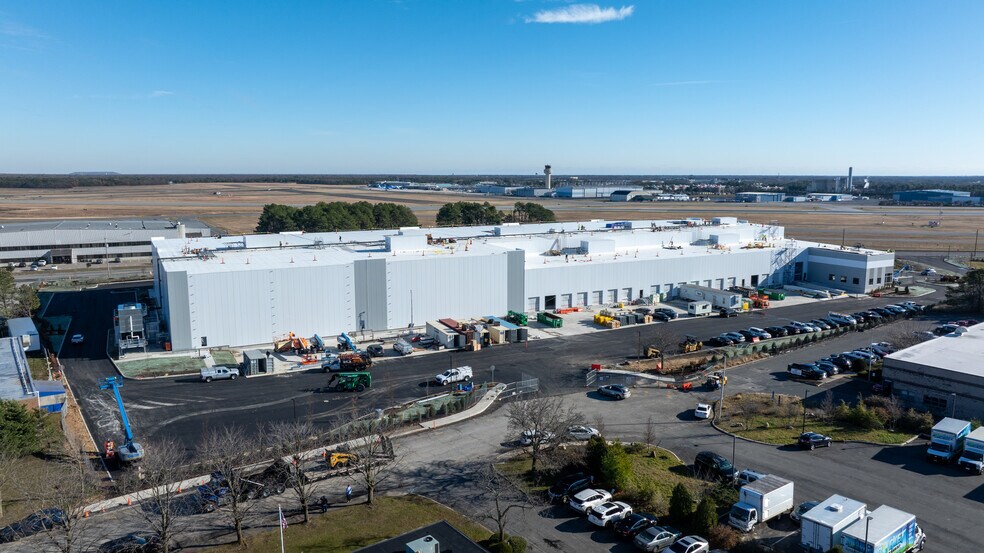 More Photos Of 2100 Smithtown Ave, Ronkonkoma Refrigeration Cold Storage For Lease