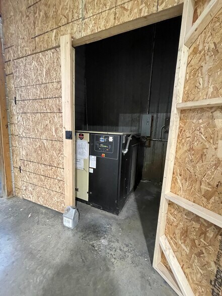 More Photos Of 11624 E State Road 250, Crothersville Warehouse For Lease