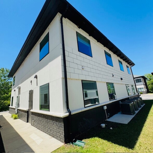 More Photos Of 7810 E 108th St, Tulsa Office For Sale