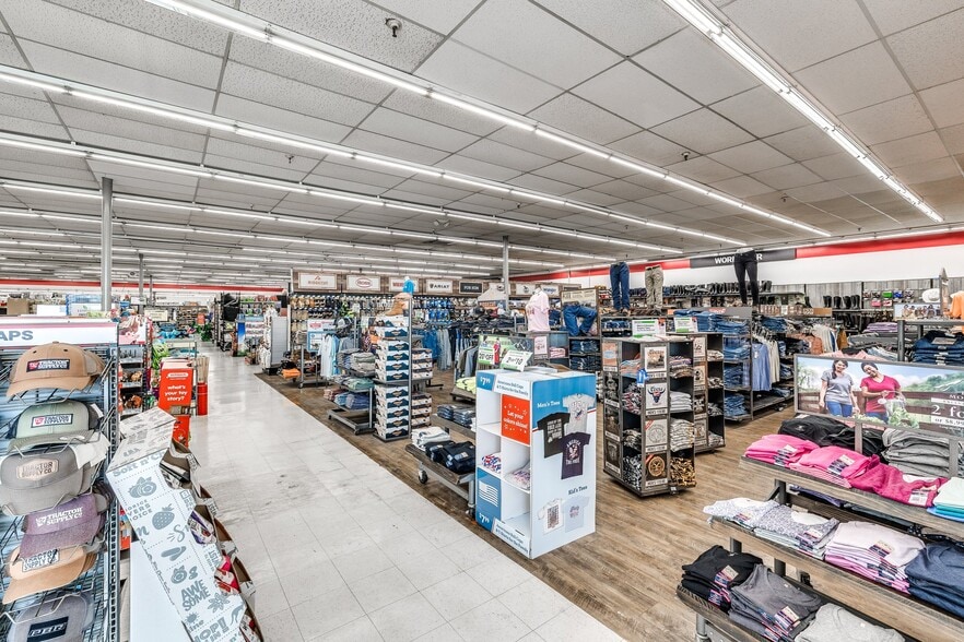 More Photos Of 101-361 N Mustang Rd, Mustang General Retail For Sale