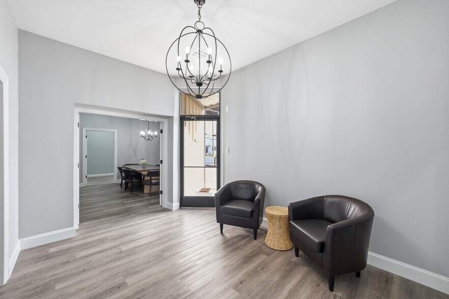 More Photos Of 1801 Franklin Ave, Waco Flex For Sale