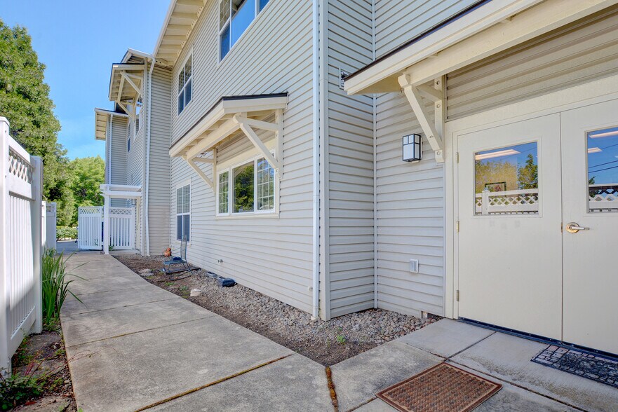 More Photos Of 905 Skylark Pl, Ashland Medical For Sale
