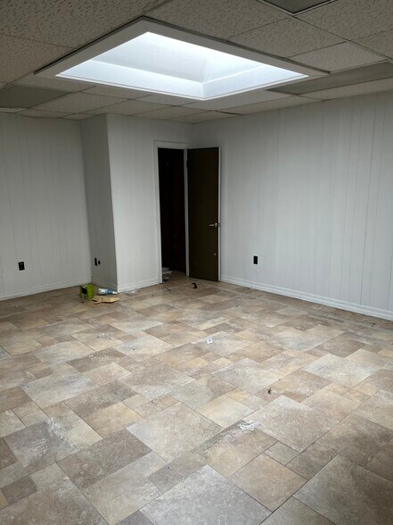 More Photos Of 1202 Falls St, Jonesboro Warehouse For Lease