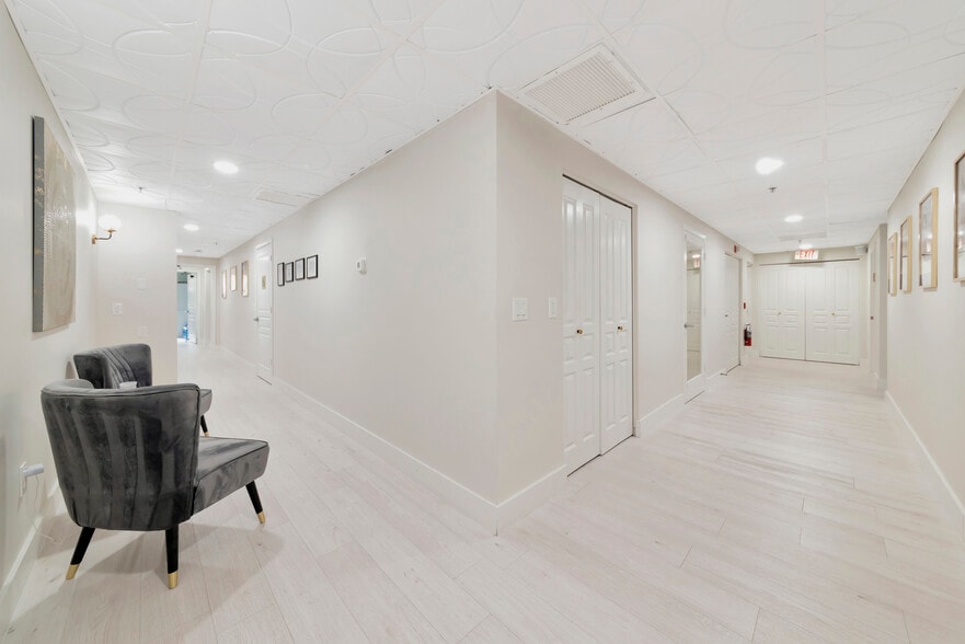 More Photos Of 1345 2nd St, Sarasota Office Residential For Sale