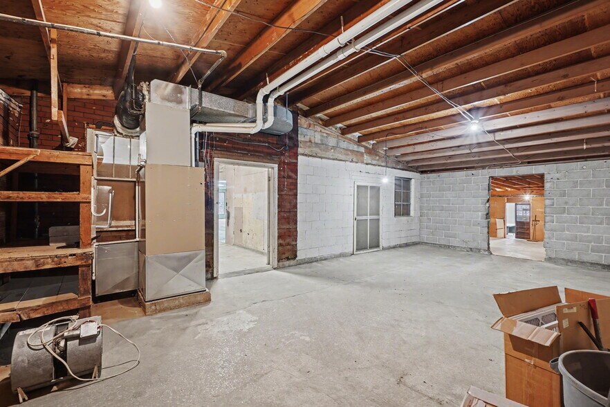 More Photos Of 9420-9424 MO-100, New Haven General Retail For Sale