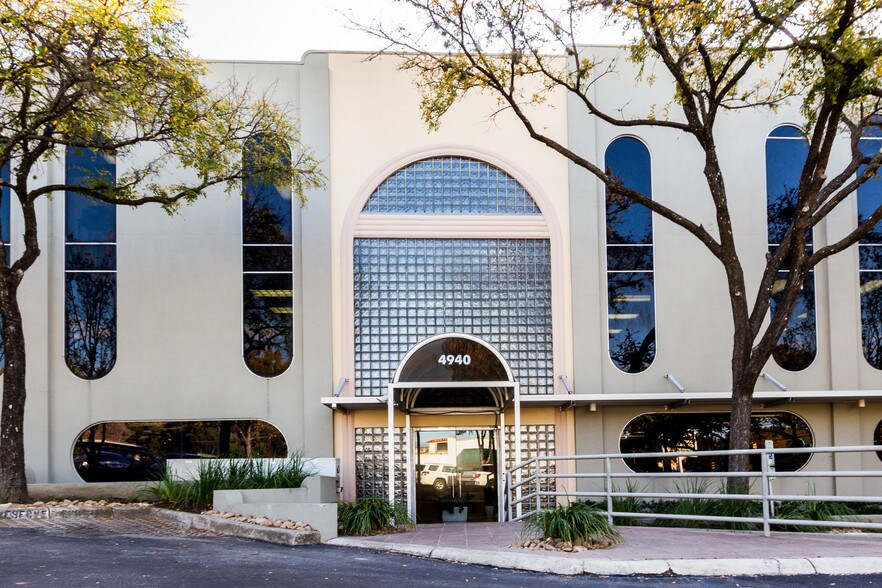 More Photos Of 4940 Broadway St, San Antonio Office For Lease