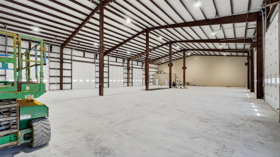 More Photos Of 16510 W Basin St, Odessa Warehouse For Sale