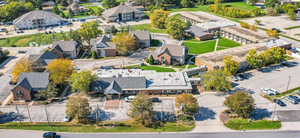 More Photos Of 1907 N Cunningham Ave, Urbana Hotel For Sale