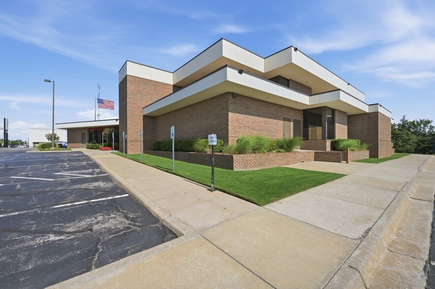 Primary Photo Of , Midwest City General Retail For Sale