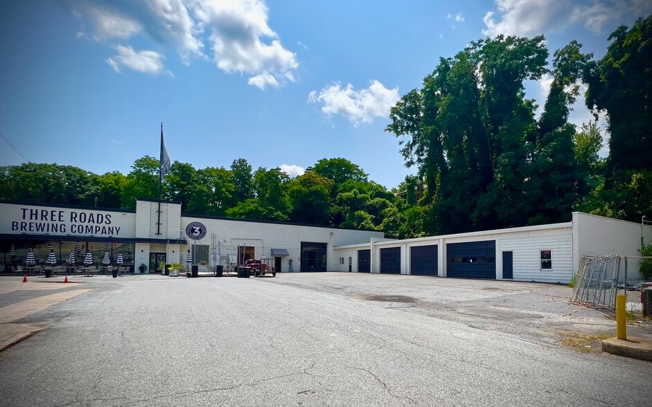 Primary Photo Of 1300 Court St, Lynchburg Restaurant For Lease