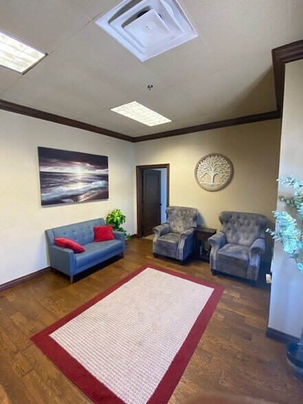 More Photos Of 307 E Danforth Rd, Edmond Office Residential For Sale