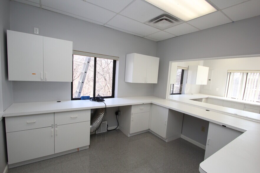 More Photos Of 87 Main St, North Reading Light Manufacturing For Sale