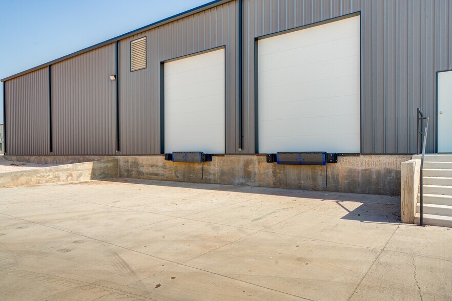 More Photos Of 9007 CR 6820, Lubbock Warehouse For Lease