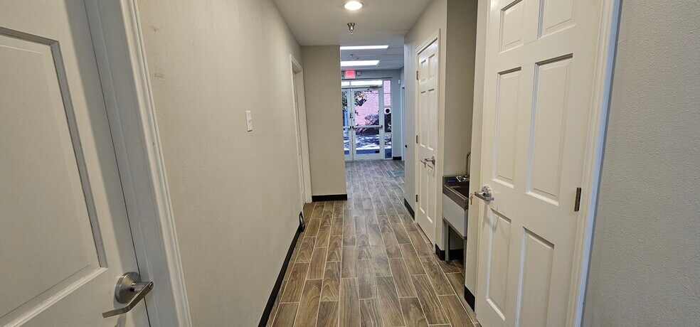 More Photos Of 3445 Highland Rd, Dallas Office For Sale