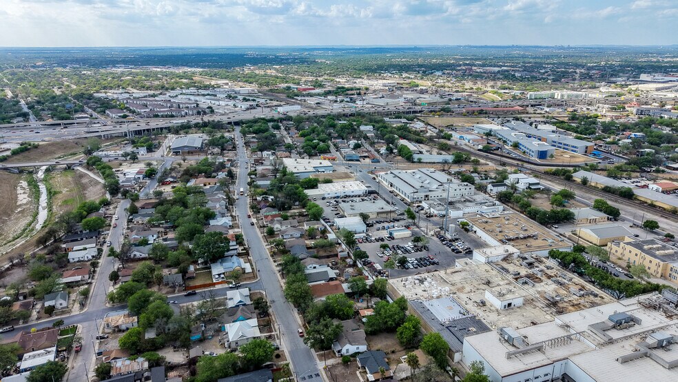 More Photos Of 130 E Zavalla, San Antonio Warehouse For Lease