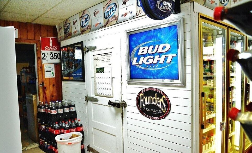 More Photos Of 8036 N Clare Ave, Harrison Convenience Store For Sale