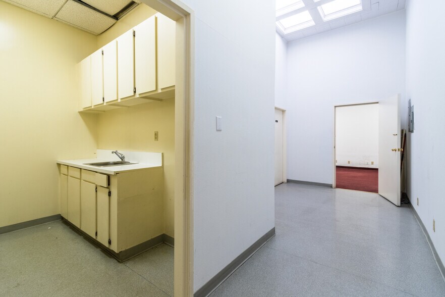 More Photos Of 1307-1311 Sutter St, San Francisco Storefront Retail Office For Sale