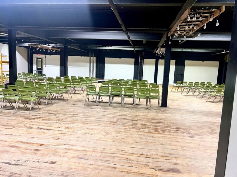 More Photos Of 416 S Glenwood Ave, Dalton Light Manufacturing For Sale