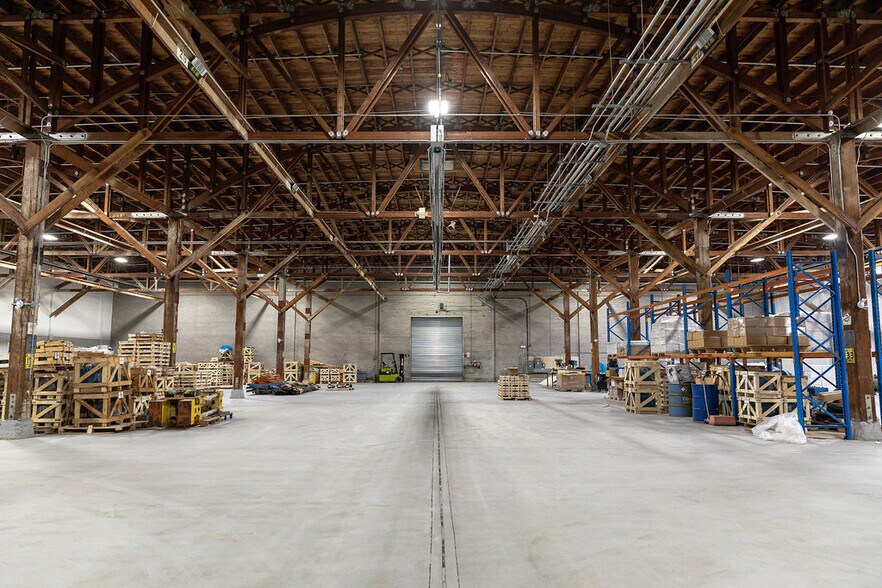 Primary Photo Of 516 John St N, Aylmer Manufacturing For Lease