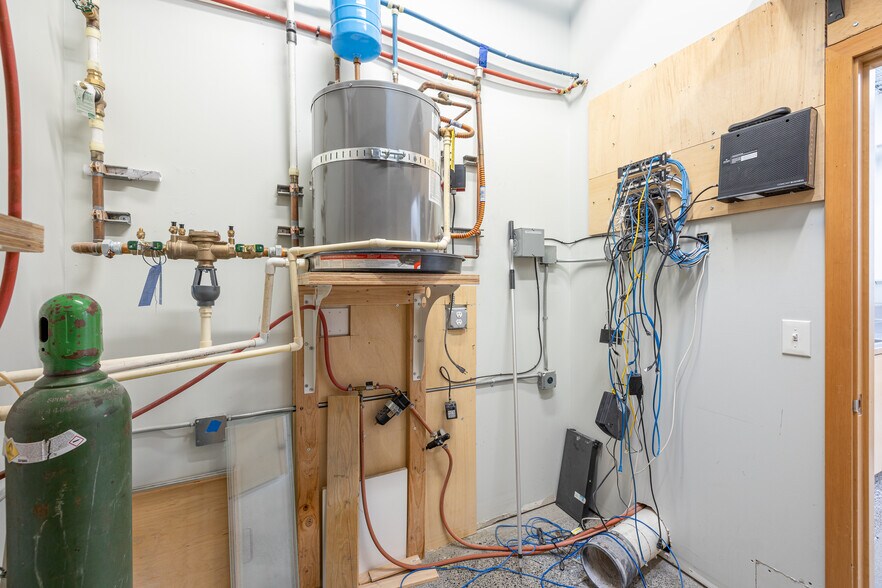 More Photos Of 909 Squalicum Way, Bellingham Flex For Sale