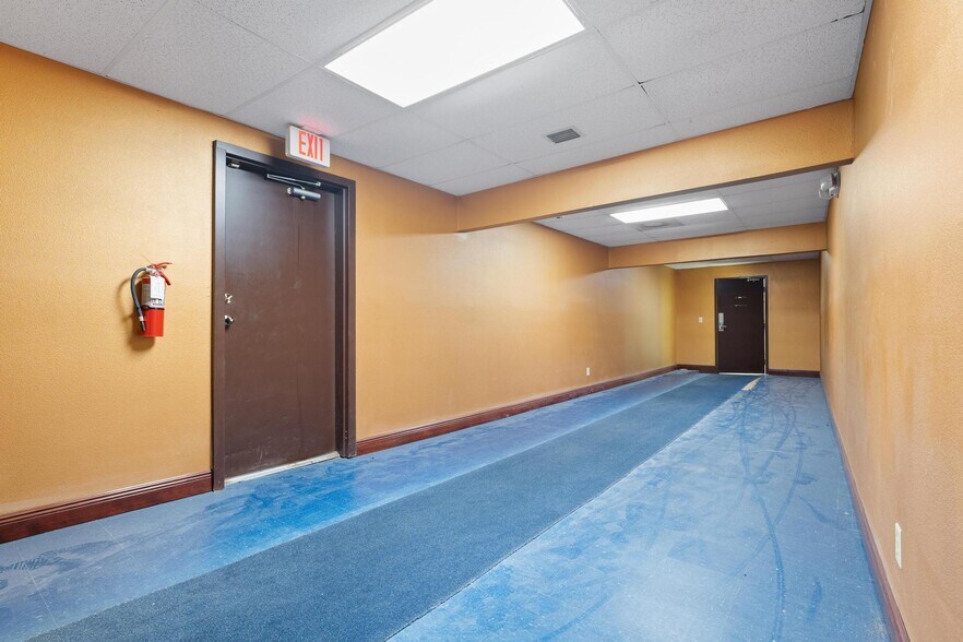 More Photos Of 16255 Aviation Loop Dr, Brooksville Manufacturing For Lease