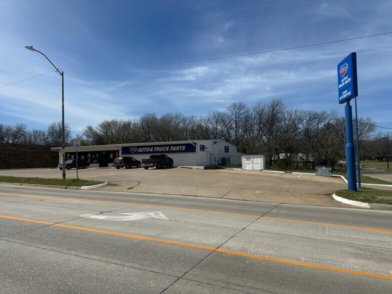 More Photos Of 1017 N Washington St, Ardmore Freestanding For Sale