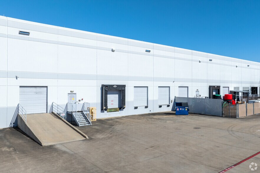 More Photos Of 7100 Business Park Dr, Houston Warehouse For Lease