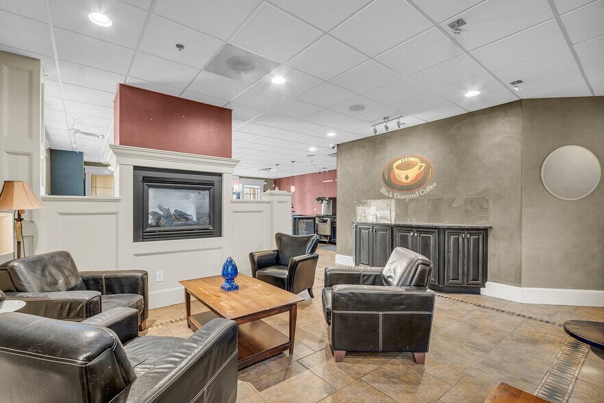 More Photos Of 307 Grafton St, Shrewsbury Office For Lease