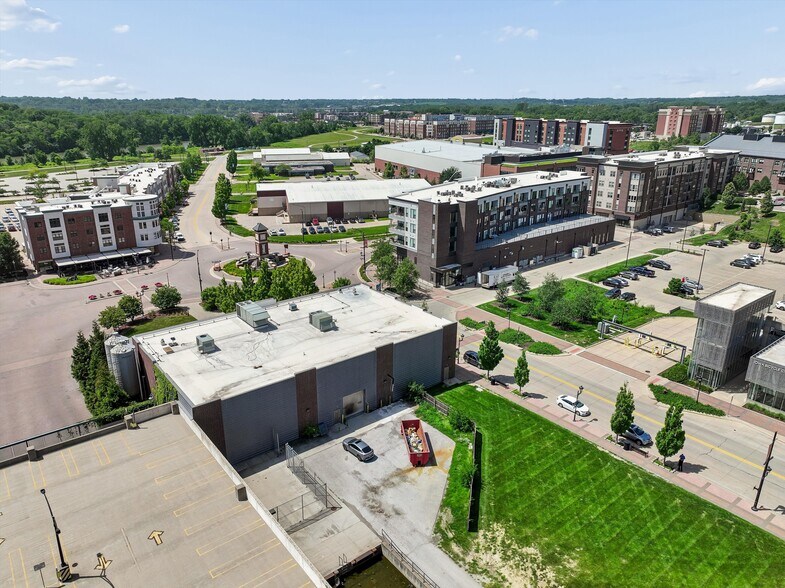 More Photos Of 903 Quarry Rd, Coralville Storefront For Sale