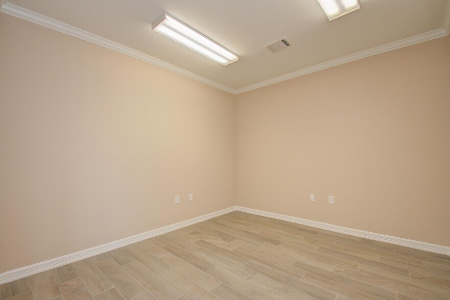 More Photos Of 7070 Knights Ct, Missouri City Medical For Sale