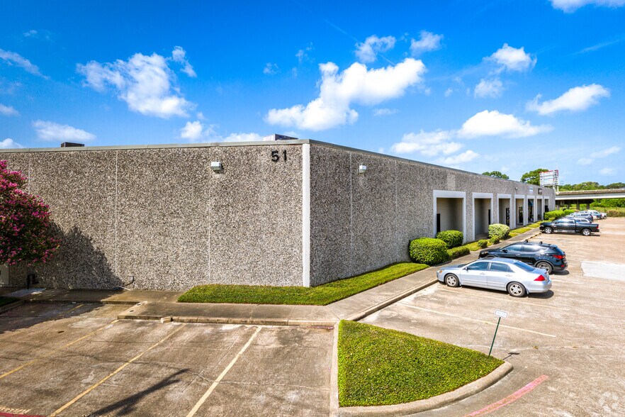 Primary Photo Of 551 N Shepherd Dr, Houston Showroom For Lease