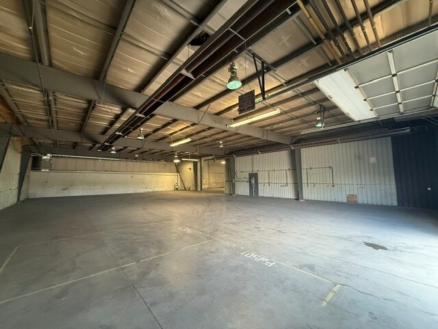 More Photos Of 8319 Chiles Industrial Av, Red Deer Warehouse For Sale