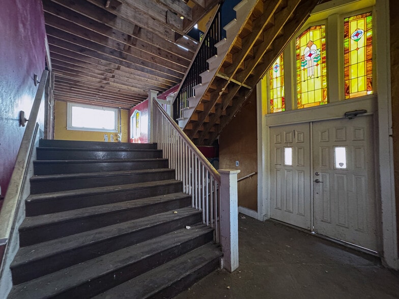 More Photos Of 1001 Hosbrook St, Indianapolis Religious Facility For Sale