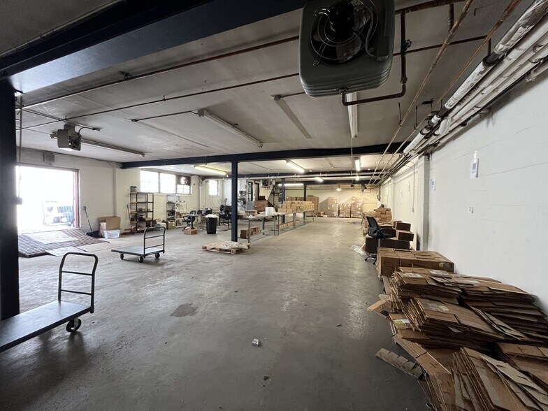 More Photos Of 4461 Bronx Blvd, Bronx Warehouse For Lease