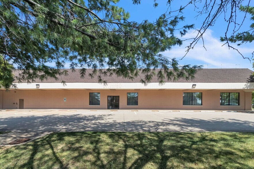 More Photos Of 206 W Anthony Dr, Champaign Medical For Lease