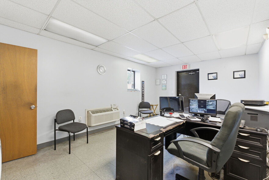 More Photos Of 1525 E Florida St, Springfield Auto Repair For Sale