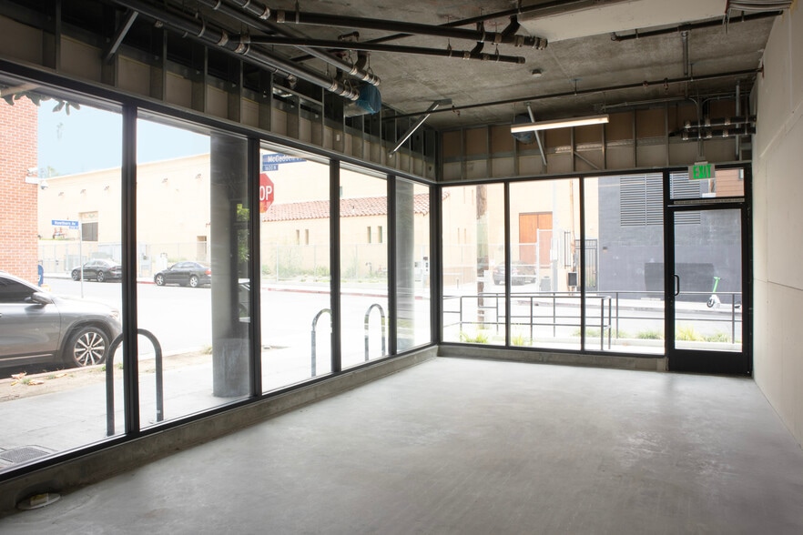 More Photos Of 6762 Hawthorn Ave, Los Angeles Apartments For Lease