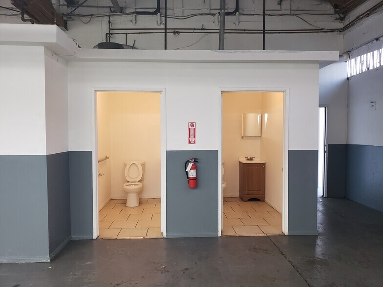 More Photos Of 3000-3016 E 11th St, Los Angeles Warehouse For Lease