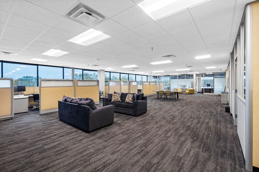 More Photos Of 6801 E Hillsborough Ave, Tampa Office Residential For Lease