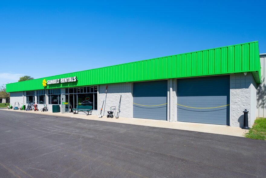 More Photos Of 16915 Westfield Park Rd, Westfield Auto Repair For Sale