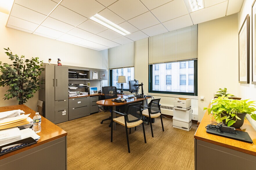 More Photos Of 50 E Washington St, Chicago Office For Sale