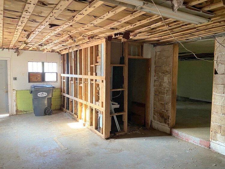 More Photos Of 10 W Main St, Hartford Storefront For Sale