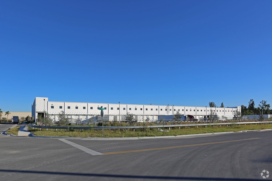 More Photos Of 12950 NW 17th St, Miami Warehouse For Lease